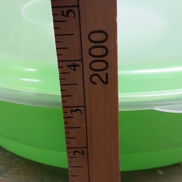 4 pc bundle; Covered fruit/veggie tray, cutting board, & set of 2 strainers - Picture 3 of 12